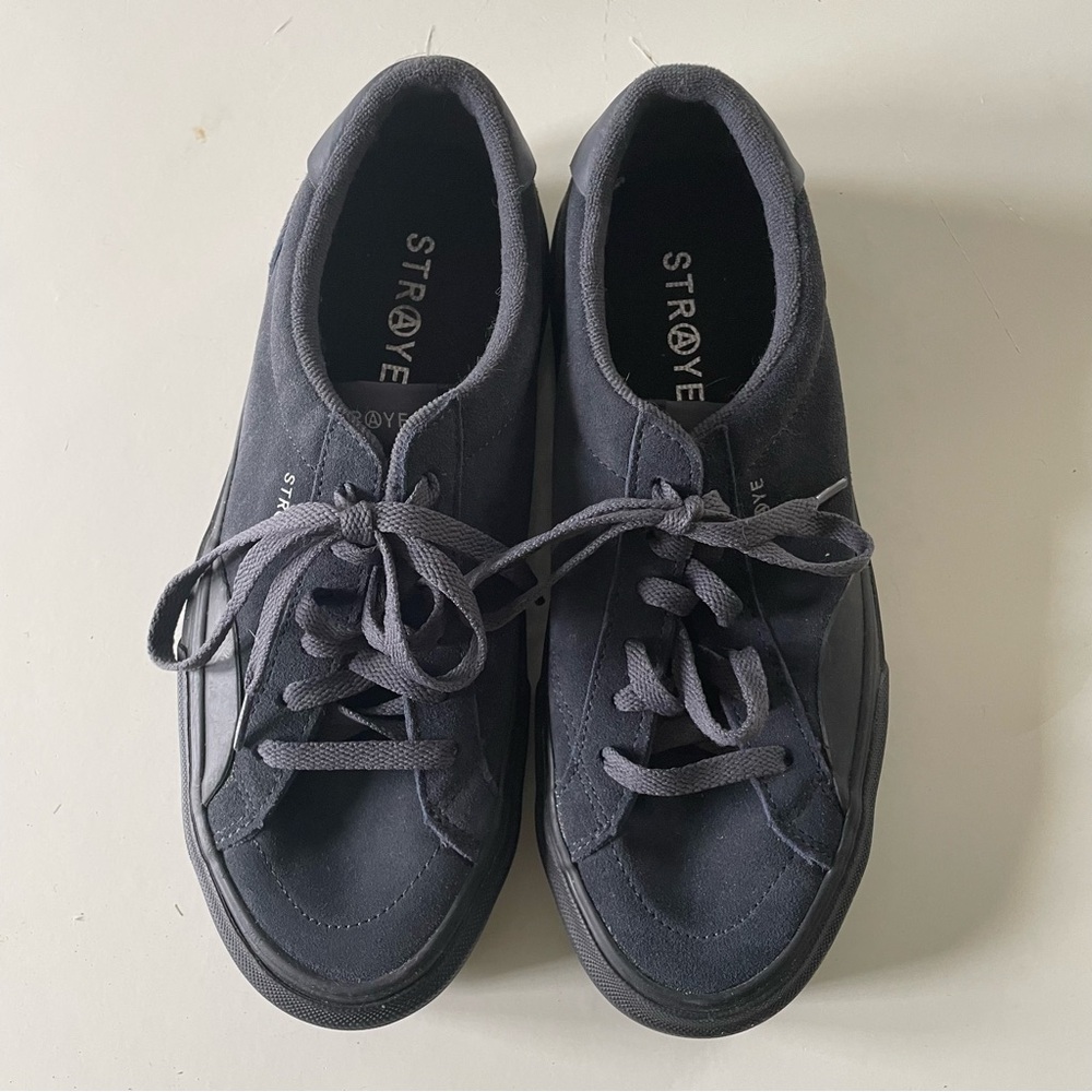 STRAYE deep blue low tops DON’T CARE